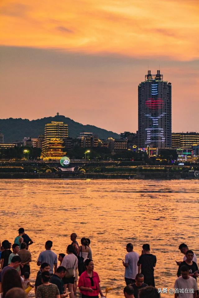 江边全是人！“夏威夷·宾”名场面又来了