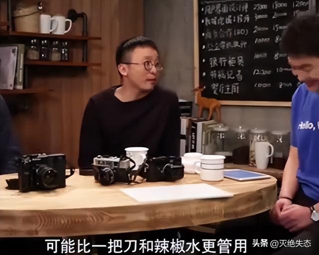 官媒对成龙的称呼变了，三字之差释放强烈信号，王晶那番话没说错