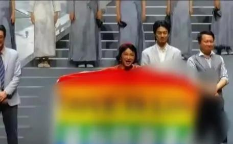 逃到国外半年后，57岁金星近照曝光，这一次她还能被大众原谅吧？