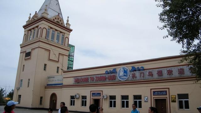 中蒙边境的蒙古国小城，吃中国饭，用中国电，幸福到原地转圈