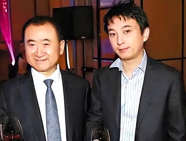 卖77个酒店回血600亿仍不够，万达还能撑多久？王健林陷还债泥潭