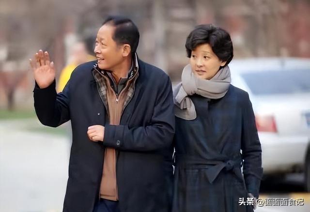 她一生 “风流成性、老少通吃”，撩汉无数，至今56岁却依旧单身
