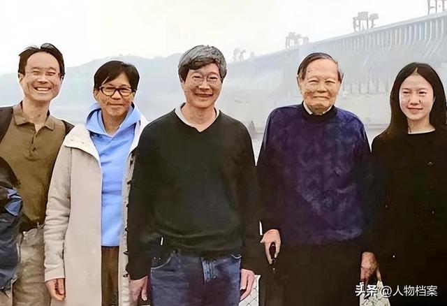 杨振宁家庭情况曝光：三个儿女拒学物理，都定居美国，很体谅翁帆