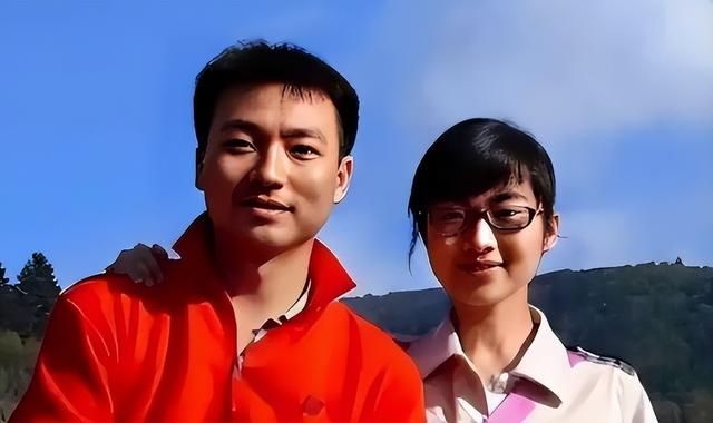 "央视一哥"康辉，丁克一辈子，却在四十岁接到一通电话让他后悔