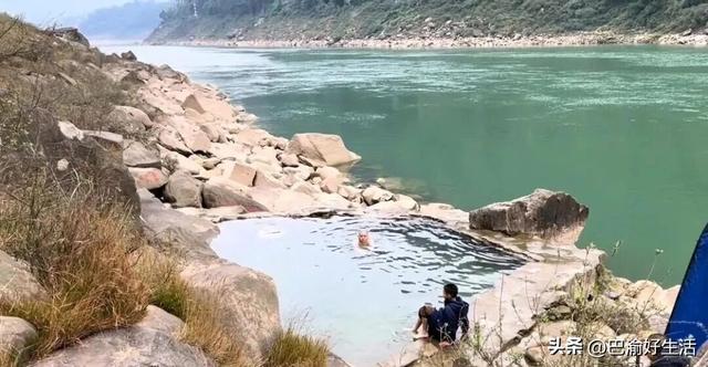 北碚嘉陵江边藏了两处免费野温泉，90%的人找不到入口！