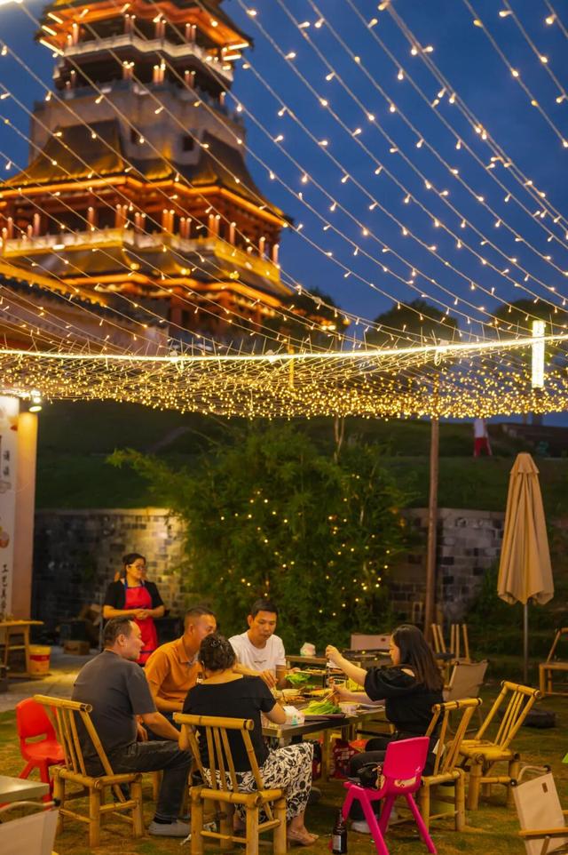 达州渠县文峰山夏夜模式已上线，承包你的整个夏日快乐！