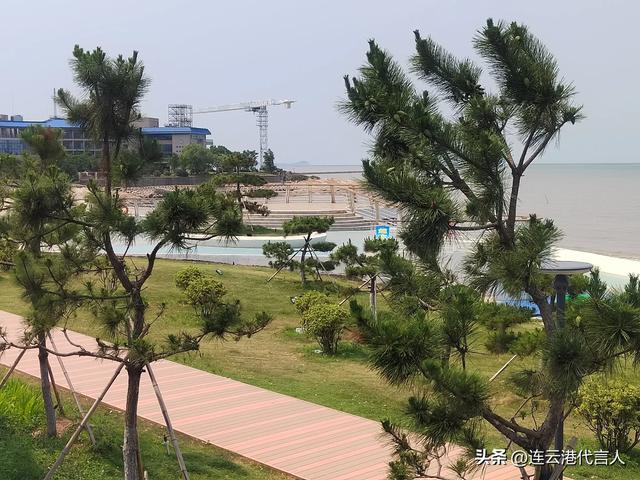 江苏醉美基岩海岸旅游开发收尾工程，北固山滨海森林步道日渐成型
