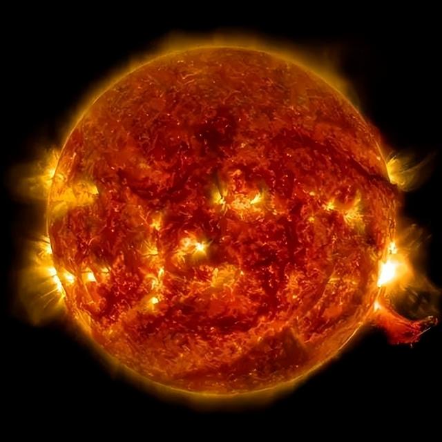 大量星链卫星突然坠落地球！神舟二十号才飞行3个月，会有危险吗