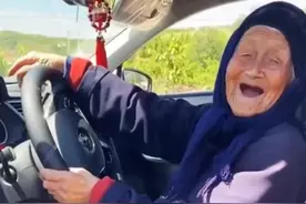 102岁网红小脚奶奶去世，生前健步如飞自称18少女，知情人曝原因图片