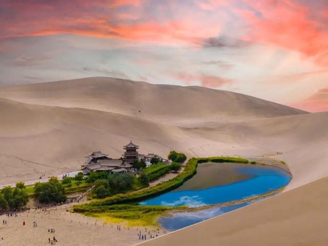 双节同庆，欢乐满溢！鸣沙山月牙泉再现文旅热潮
