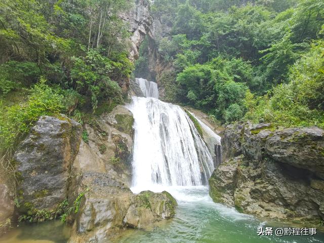 旧时古道，如今人迹罕至；峡谷中间，有一个美丽野瀑布