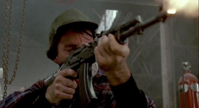 好莱坞的军火库：深度揭秘“机械战警”的武器选用与改装