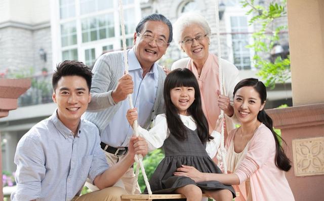 四人自驾游，晚上住一个帐篷，妻子没睡，目睹丈夫举动
