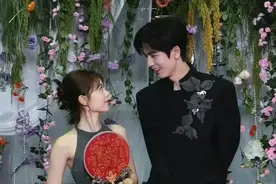 "甜蜜暴击来袭！赵今麦张凌赫短剧适配度满分图片