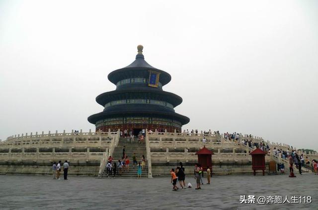 古木参天、绿草如茵，天坛景色秀