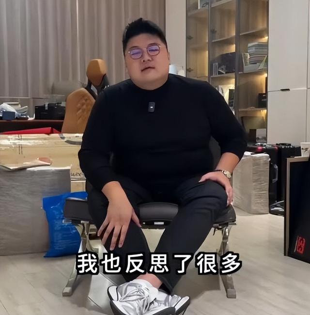 离婚一个月后再看猴哥与前妻，一个开始找下家，一个“名声扫地”