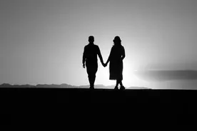 夫妻之间，女人对你越冷漠，不搭理你，越离不开这3个原因图片