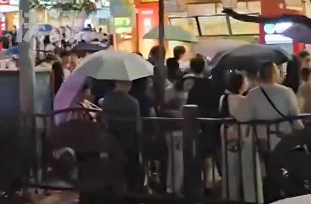 贵州已经失守！全国游客这哪是来避暑？这是来攻占城邦，人潮汹涌