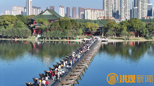 周末天气晴好，市民乐享冬日暖阳