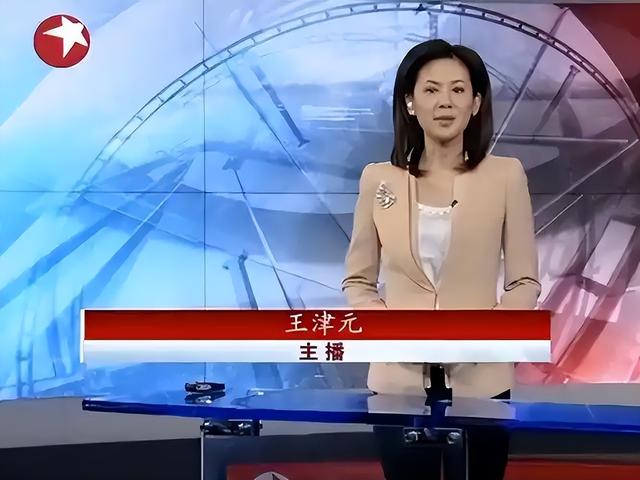 她是金牌美女主持，嫁上海首富生3个孩子，54岁看着像34岁好年轻