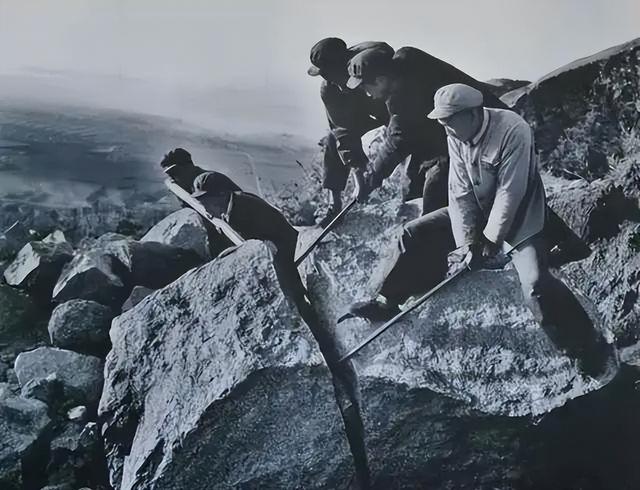 大队书记当选中央候补委员，担任山东省委书记，1979年被免职