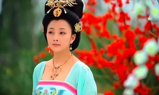 杨玉环第一次侍寝创下纪录，令李隆基彻底沦陷，情愿被“剃头”
