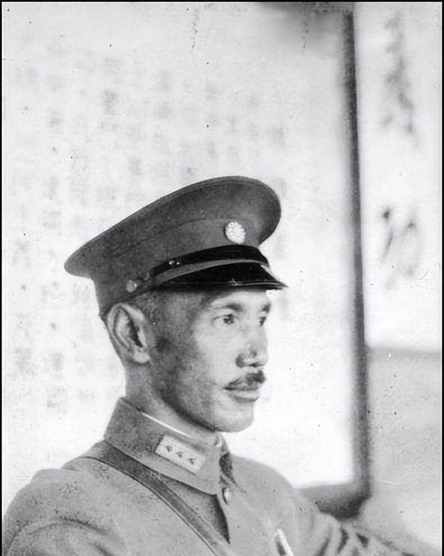蒋介石曾坦言：世上只有两人能取代我，第一是毛主席，另一人是谁