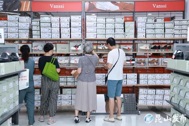 预售总额超350万元！京东奥莱苏州首店开业