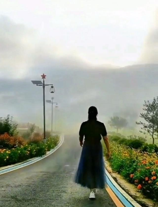 牛蹄岭雾中寻梦-陕西安康红色旅游一