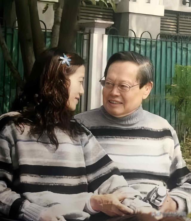 杨振宁长子的一番话，彻底展现翁帆真实地位，两次拍板签字手术！