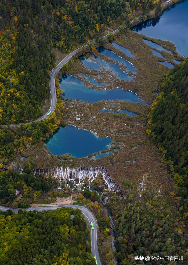四川阿坝：金秋九寨美如画