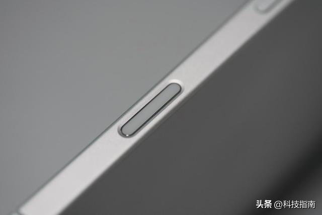 告别电量焦虑！iPhone 17续航中度使用撑一天半 快充半小时回血80%