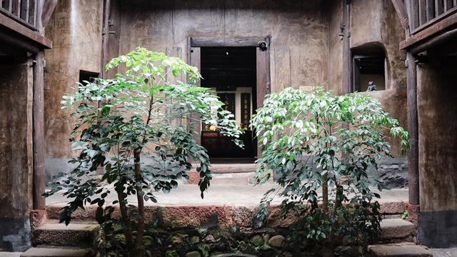 西昌明代古村，茶马古道上的驿站，大石板盖房子，家家都是大别墅