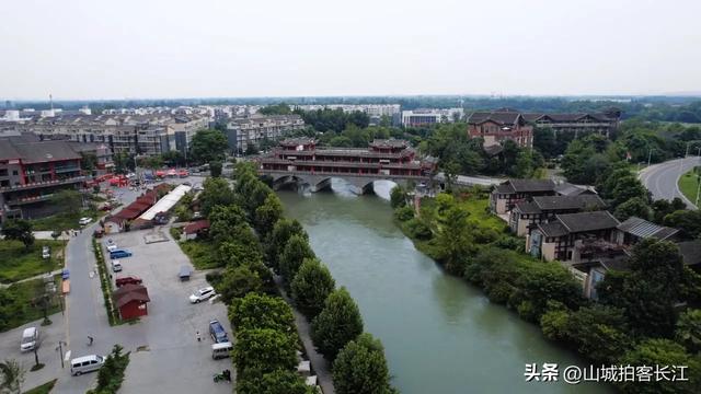 成都人口超160万明星区,动车地铁有轨电车齐全,为何仍被吐槽?