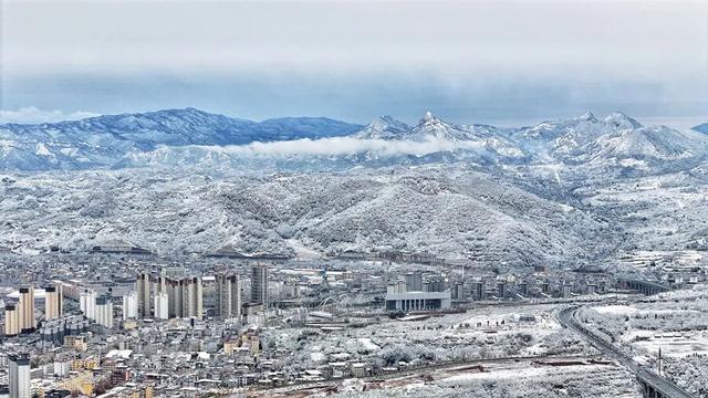 商洛2025年冬初雪