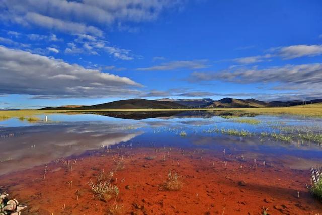 沙漠与湖泊相拥！西藏这片五彩沙丘美到犯规