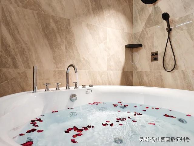 忻府区 又见奇村 | 御水泉民宿：泡入户暖汤 + 围炉撸串