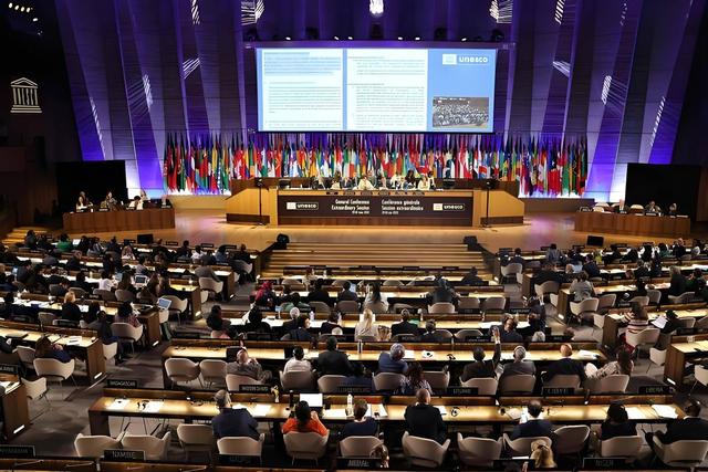 摊牌了！美国抢中国180万桶原油，乌克兰碰瓷中国	，都不演了？