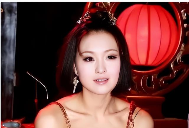 两脱成名，因失恋接拍三级片，从“东方第一美人”到“3D女神”