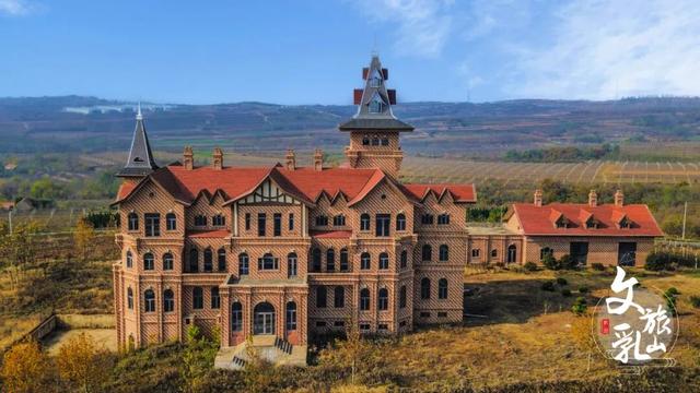 这条「五彩斑斓」的赏秋路线，把秋天都打包给你了！