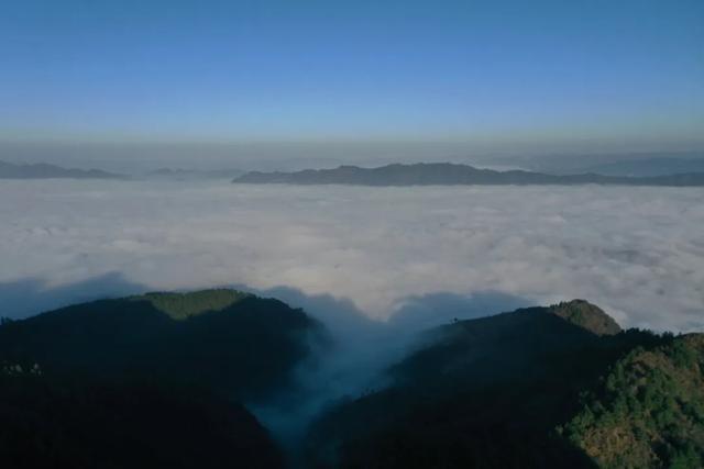 初冬清晨的余庆似“蓬莱仙境”!