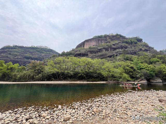 武夷山，其标志性的景点即玉女峰，也是福建省的地标