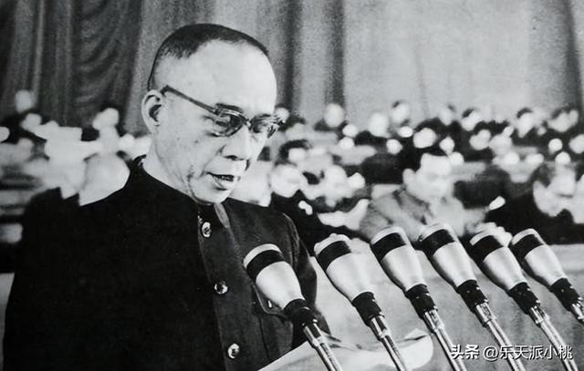 他曾担任副总理21年，晚年升至正国级，临终前将所有积蓄上交国家