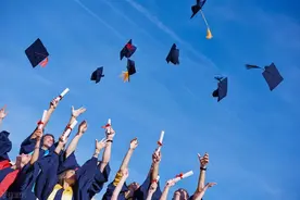 花上万元不一定抢得到，2026年名额已售罄！高考志愿填报“专业机构”靠谱吗图片