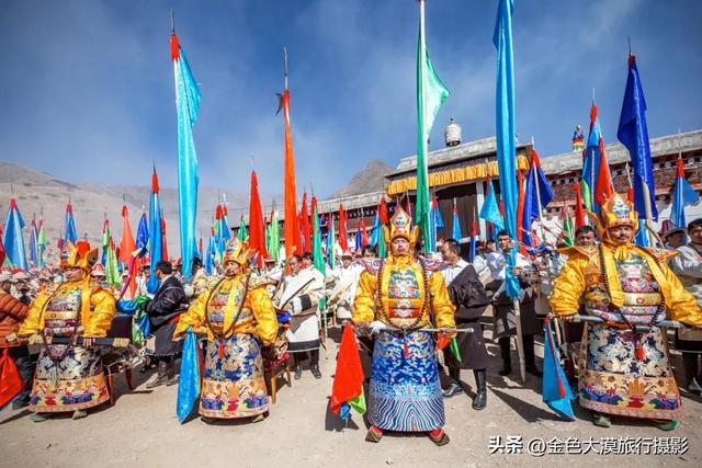 正月甘南,才是真正的信仰天堂,带你走进藏区的盛大节日--晒大佛