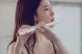 刘亦菲 泳装图片