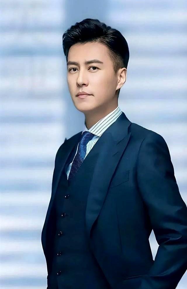 演了83部戏都没红，颜值不输靳东演技不输张译，如今47岁还在拍戏