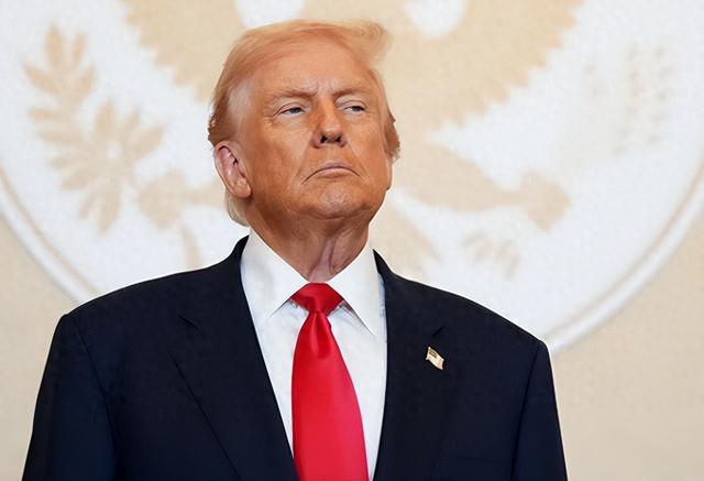 以为俄罗斯不敢动？美方刚扣油轮，普京一发“榛树”炸穿利沃夫！