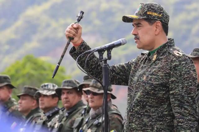 不装了，美国准备发动战争，但在开战前，特朗普要解决三个大问题