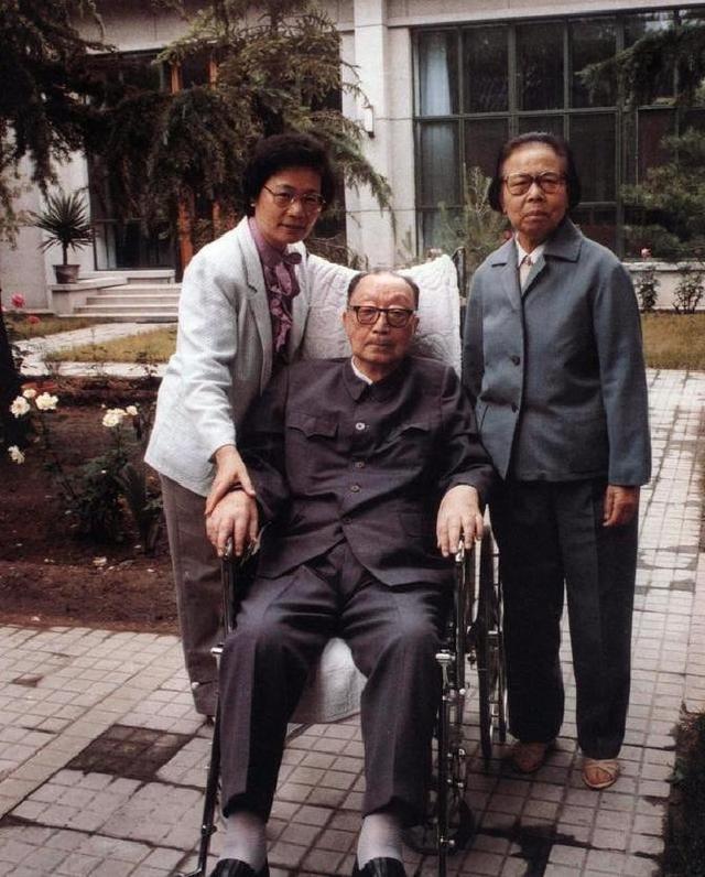 张瑞华：原中央组织部副部长，丈夫是元帅，女儿是中将，终年86岁